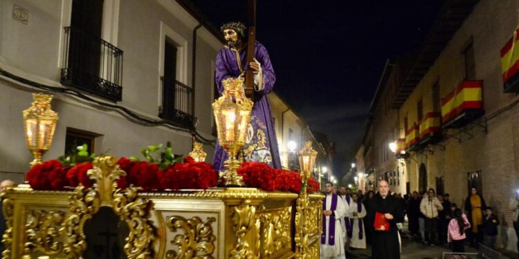 via crucis martes santo