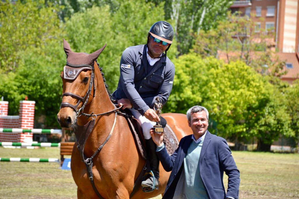 496295375 1133186205503578 1505794825580906696 n