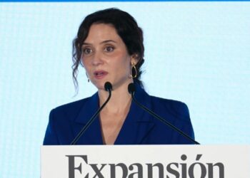 Díaz Ayuso critica las medidas del Gobierno ante los aranceles de EEUU por «destruir la solidaridad entre españoles y la igualdad ante la ley»