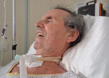 La odisea de Sandra y su marido Carlos, enfermo de ELA, durante el gran apagón: “Ver llegar la ambulancia fue como ver entrar a Dios”