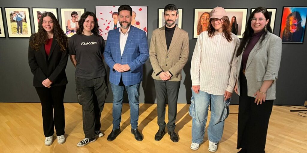 Entre el retrato y la pose