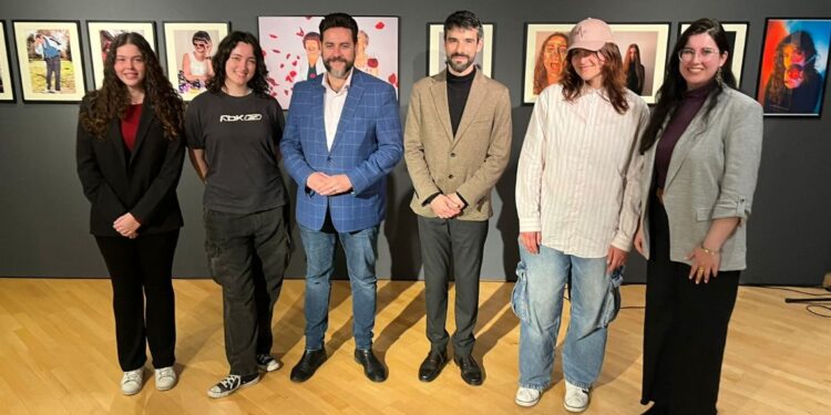 Entre el retrato y la pose