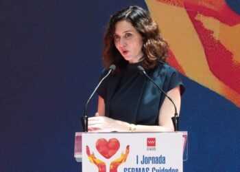 El deterioro del asfaltado, con grietas y socavones, y la falta de mantenimiento preocupan a los vecinos y vecinas de El Olivar