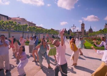 El Lindy Hop toma las calles de Alcalá en su día internacional con un homenaje de Swing Alcalá