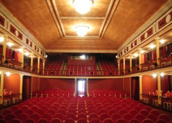 ‘Agnus Dei’ pone el broche al fin de semana teatral en el Salón Cervantes con una historia de misterio en clave conventual