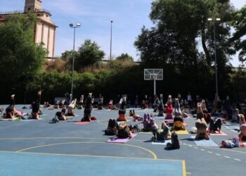 El Parque O’Donnell volverá a llenarse de esterillas en la segunda edición del ‘Alcalá Yoga Day’