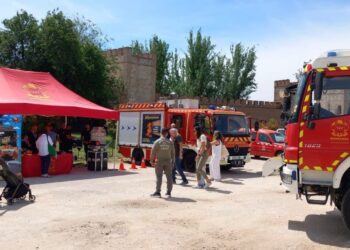 Los bomberos participan en la Noche en Blanco con actividades divulgativas en la Huerta del Obispo