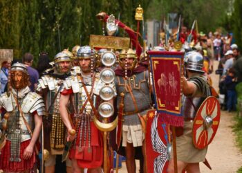 El Campamento Romano de Complutum toma el yacimiento con escudos en alto y más de 120 recreadores