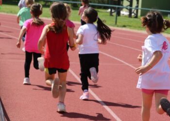 La Ciudad Deportiva de El Val acoge el Cross Clausura Escolar 2024/25 con una amplia participación estudiantil y ambiente familiar