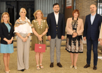 Una delegación parlamentaria de Rumanía visita el CEIP Juan de Austria en el marco del programa de lengua y cultura rumana