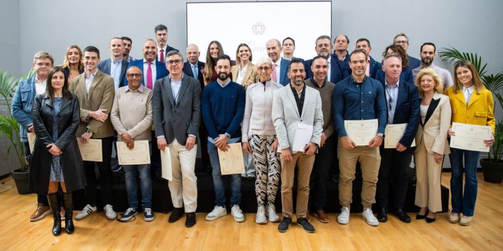 El Ayuntamiento homenajea a empresas locales que han aportado más de 220.000€ en patrocinios para impulsar la actividad cultural y social 1 homenaje empresas locales