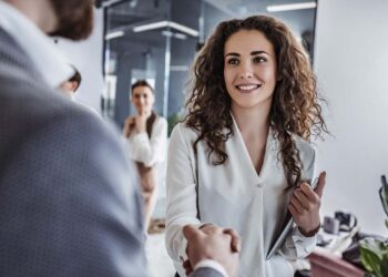 La Universidad de Alcalá organiza un taller online para mejorar la presentación profesional en un minuto