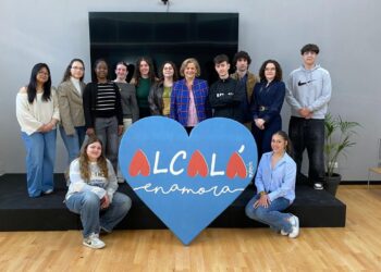 Formación municipal para el futuro: estudiantes en prácticas conocen el trabajo de Turismo y Cultura en Alcalá