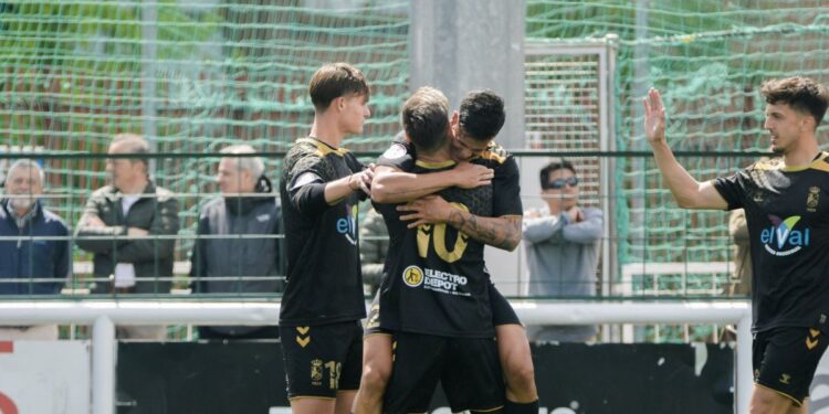 El Alcalá se impone con autoridad en Canillas (2-5) y mantiene viva la celebración de una temporada histórica 1 victoria alcala vs canillas