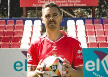 Álvaro Portero renueva con el RSD Alcalá: el ‘Killer’ seguirá marcando territorio en Segunda Federación