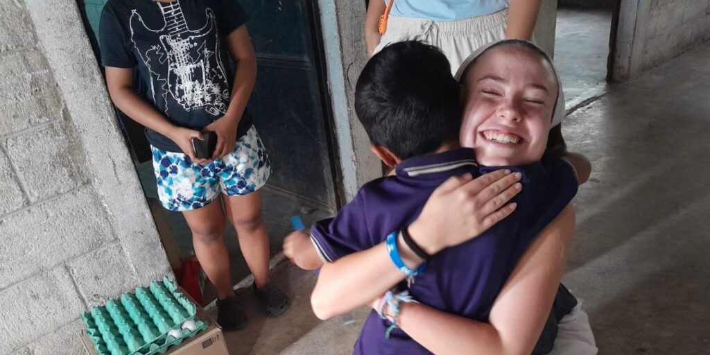 Una nueva campaña solidaria impulsa el regreso de una joven alcalaína a Guatemala como voluntaria educativa 1 Celia Perez Guatemala 1
