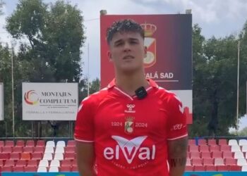 Dani Nieto seguirá en El Val: juventud, velocidad y futuro para la banda derecha rojilla