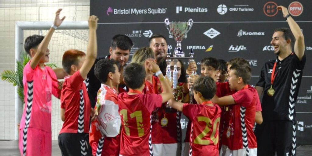 El Alevín F7 A del RSD Alcalá levanta la Madcup 2025 tras un torneo de ensueño 1 alevin f7 rsd alcala madcup 2025