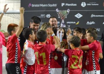 El Alevín F7 A del RSD Alcalá levanta la Madcup 2025 tras un torneo de ensueño