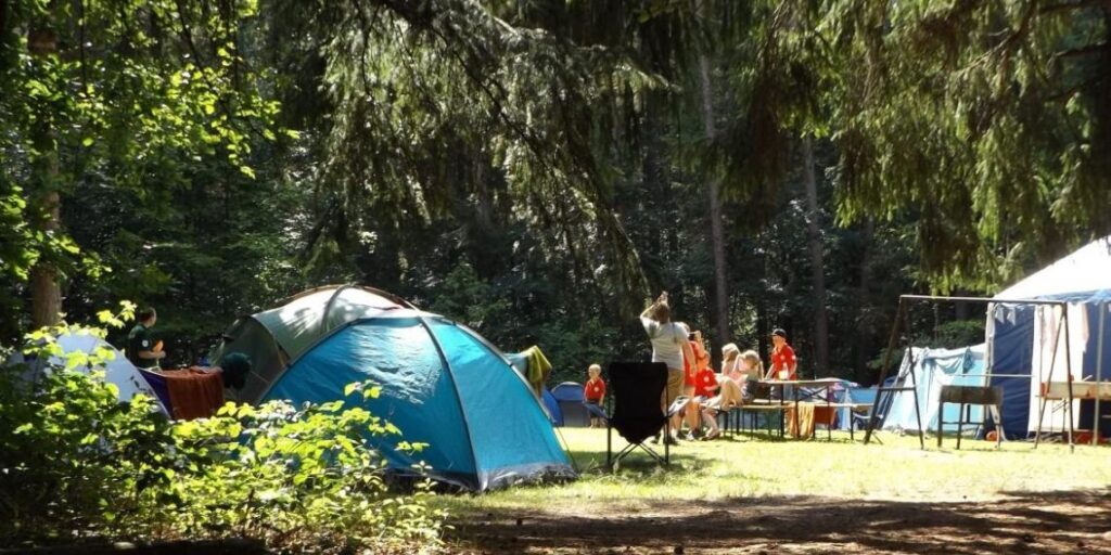 Alcalá abre inscripciones para los campamentos municipales de verano con opciones de playa y montaña 1 campamento de verano