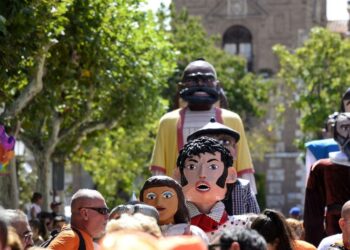 Alcalá conmemora los 500 años de su tradición gigantera con un gran encuentro de comparsas