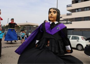 El Olivar y La Garena cierran las fiestas del Distrito III con una jornada de música, pasacalles y actividades familiares