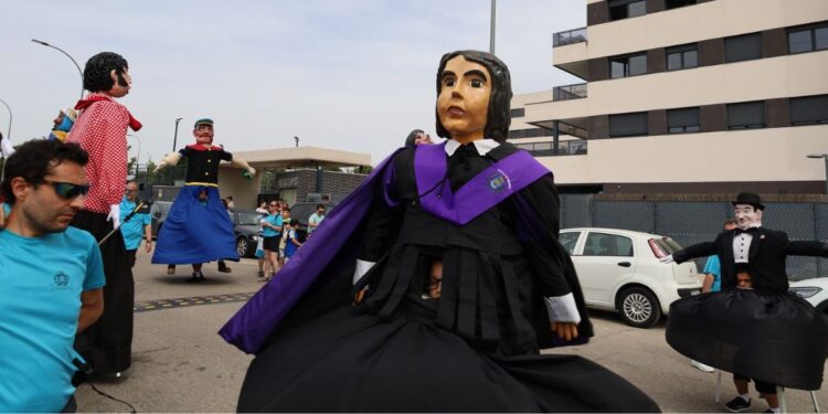 El Olivar y La Garena cierran las fiestas del Distrito III con una jornada de música, pasacalles y actividades familiares 1 el olivar fiestas distrito iii