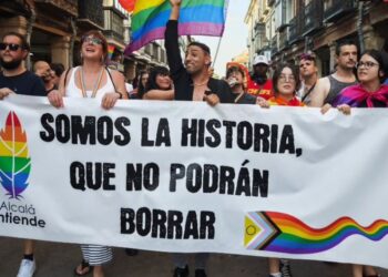 Centenares de personas marchan en Alcalá para reivindicar la diversidad en el Orgullo LGTBIQ+ 2025