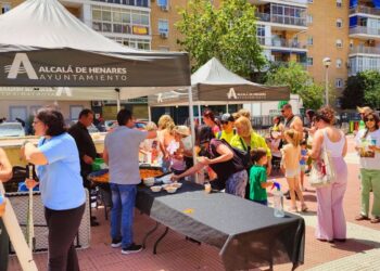 El Distrito III se llenó este sábado de migas, música y de vecinos y vecinas disfrutando de las fiestas