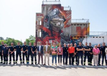El Parque de Bomberos de Alcalá conmemora medio siglo de servicio con un mural homenaje