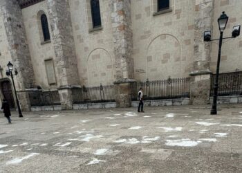 El PSOE cuestiona la falta de transparencia del convenio de acuerdo de renovación de la Plaza de los Santos Niños