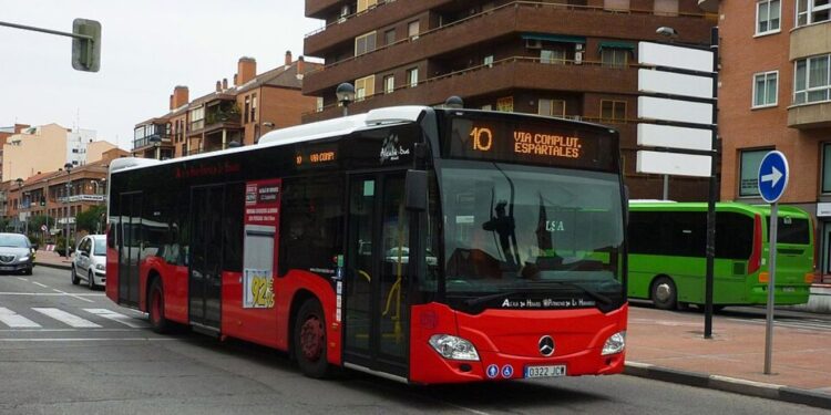 Movernos Alcalá hace público el problema de saturación y largas esperas en la línea 10 de autobús urbano 1 autobus alcala linea 10