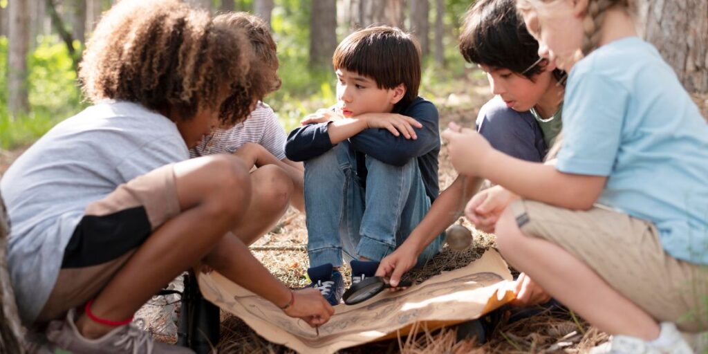 CAJE lanza una campaña solidaria para ofrecer unas vacaciones educativas en la naturaleza a menores vulnerables 1 campamento