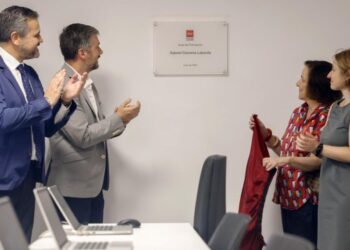 Una sala en memoria de Gabriel Cisneros: la Comunidad de Madrid rinde homenaje a uno de los padres de la Constitución