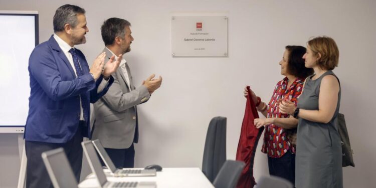 homenaje gabriel cisneros