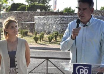 El Partido Popular homenajea a Miguel Ángel Blanco con una ofrenda floral y un minuto de silencio