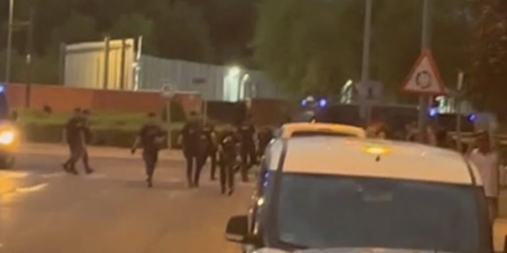 Cuatro detenidos en una concentración frente al CAED tras la detención del presunto autor de la agresión sexual 1 intervencion policial caed