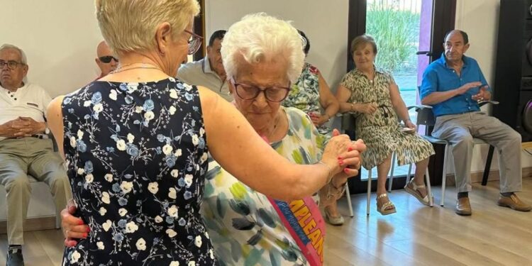 Cien años de sonrisas: Lali celebra su siglo de vida rodeada de afecto en el Centro de Mayores Los Pinos 1 lali 100 anos