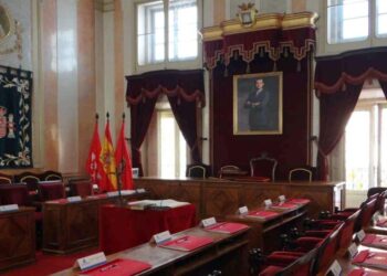 El Pleno Municipal de julio aborda el futuro del CAED, la climatización de las aulas y el transporte urbano