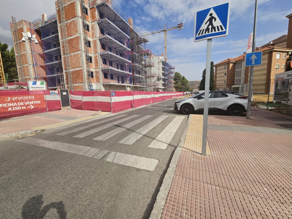 Vecinos de Ciudad del Aire denuncian la pérdida de plazas de aparcamiento por las obras en Barberán y Collar 2 1000052208