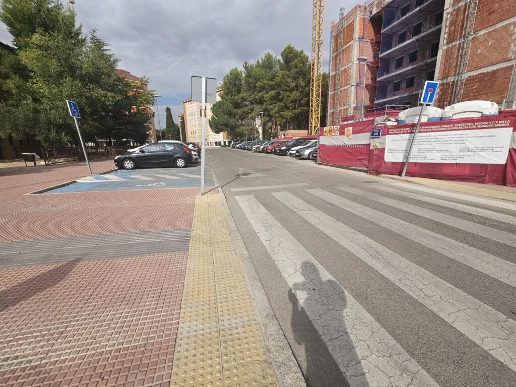 Vecinos de Ciudad del Aire denuncian la pérdida de plazas de aparcamiento por las obras en Barberán y Collar 3 1000052209