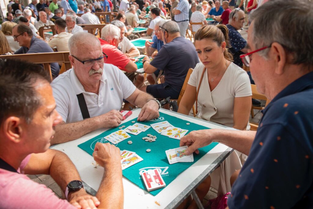 Órdagos y emoción en la Plaza de Palacio con el tradicional Torneo de Mus de las Ferias 12 538703529 1218729403615924 3925371784136916731 n