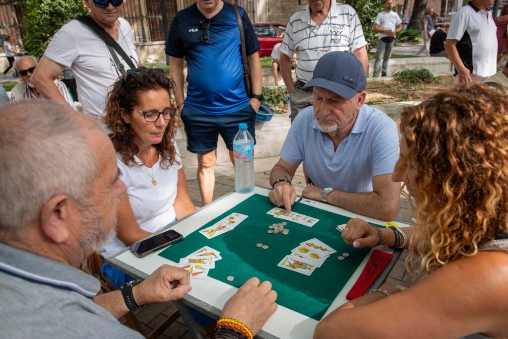 Órdagos y emoción en la Plaza de Palacio con el tradicional Torneo de Mus de las Ferias 9 539094225 1218808583608006 5803148645044240934 n
