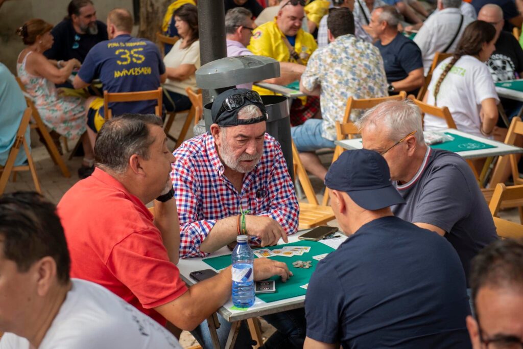 Órdagos y emoción en la Plaza de Palacio con el tradicional Torneo de Mus de las Ferias 4 539211538 1218808766941321 1983869012244154777 n