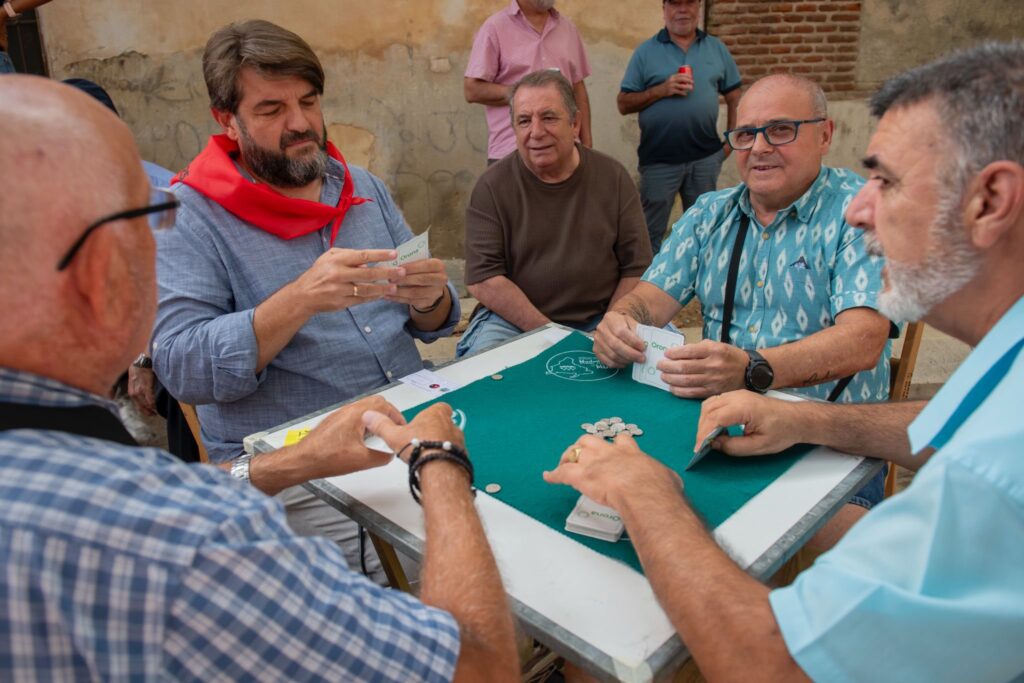 Órdagos y emoción en la Plaza de Palacio con el tradicional Torneo de Mus de las Ferias 13 539220573 1218729486949249 1037039911416231320 n