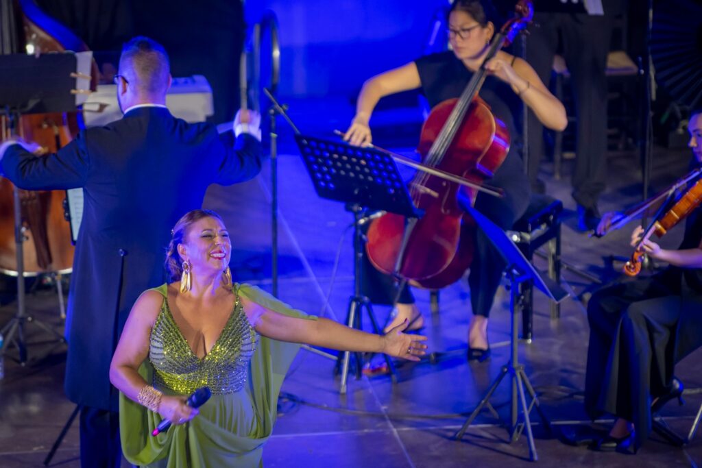 Sonia Andrade emociona al público de Alcalá con su propuesta sinfónica de copla en la Noche del Patio 4 539661813 1220178440137687 676210032295314265 n