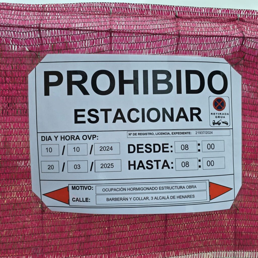 Vecinos de Ciudad del Aire denuncian la pérdida de plazas de aparcamiento por las obras en Barberán y Collar 5 Cartel aparcamiento