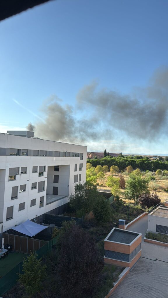 Un incendio en una nave industrial de El Olivar moviliza a tres dotaciones de bomberos 3 Imagen de WhatsApp 2025 08 28 a las 19.01.35 e14ad39e