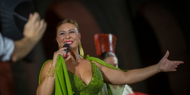 Sonia Andrade emociona al público de Alcalá con su propuesta sinfónica de copla en la Noche del Patio 1 Sonia Andrade Las Noches del Patio