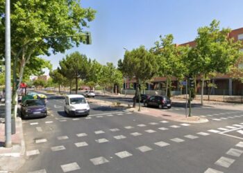 Un coche se da a la fuga tras atropellar a un joven de 26 años en un paso de cebra en Espartales